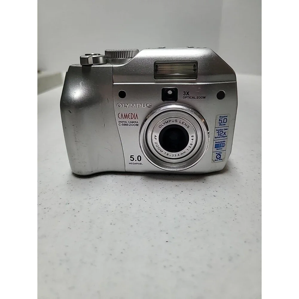 Olympus Comedia C-5000 Digital Retro Vintage Camera 5MP Silver Untested Parts Re